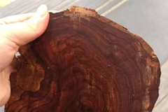 海南黃花梨有幾種顏色？